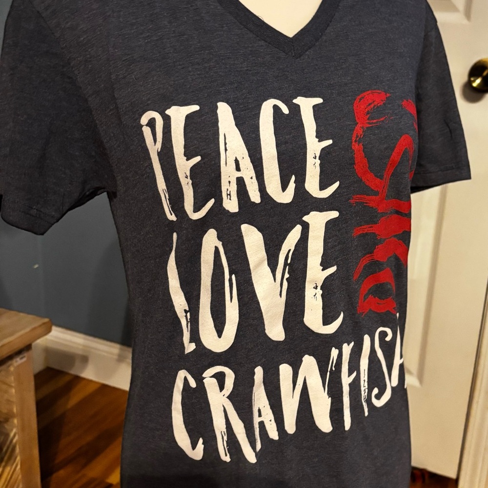 Peace love and crawfish 🦞 Gray Graphic T-Shirt